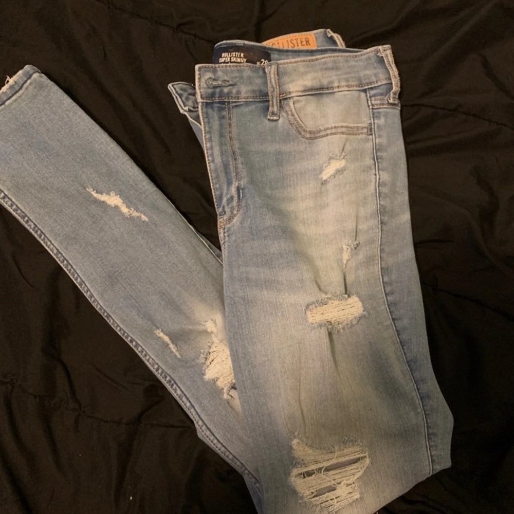 Hollister Ripped High-Rise Jean